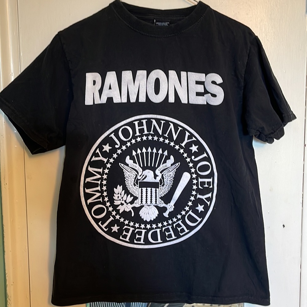 Ramones short sleeve tee medium